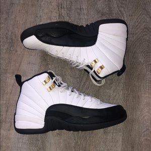Jordan Taxi 12 size 4Y